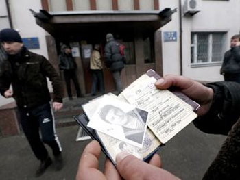 Руководители предприятий обязаны обеспечивать явку своих сотрудников в военкоматы фото