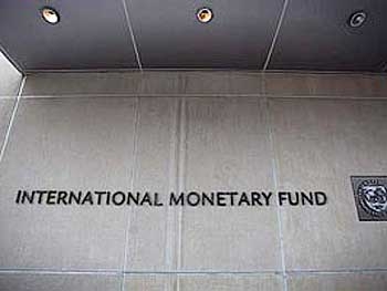 Украина согласилась выполнять пересмотренную программу МВФ фото