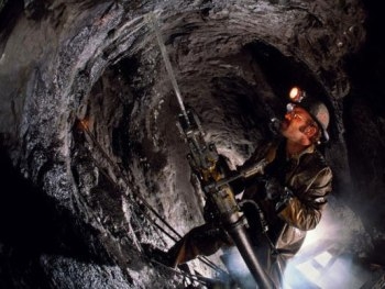 В Донецке шахтеры отказались работать фото