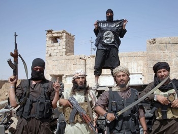 Лидер ИГ превратил пленную в секс-рабыню фото