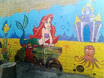 «Пиплы» раскрасили в яркие цвета скучный двор фото