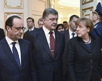 Сегодня Порошенко, Меркель и Олланд проведут переговоры в Берлине фото