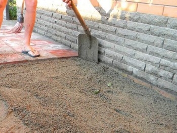 В Запорожье завершают реконструкцию площади фото