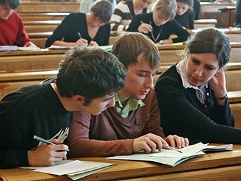 Студентам повысили стипендии фото