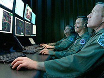 А.Яценюк и А.Аваков дадут старт набора в киберполицию фото