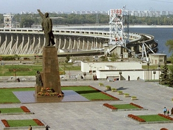 Запорожские депутаты внесли в повестку вопрос о демонтаже памятника Ленину фото