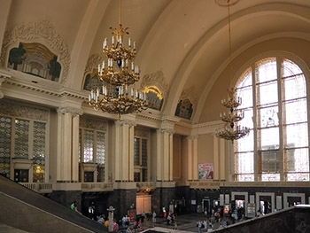 В Киеве эвакуировали 800 человек из-за сообщений о минировании ж/д вокзалов фото