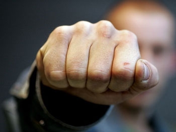 В Мелитопольском районе селянин избил и ограбил пожилого соседа фото