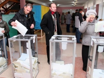 Завтра в школах, где будут расположены избирательные участки, могут сократить уроки фото