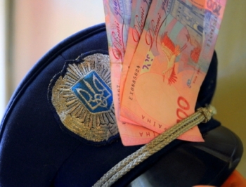 В Мелитополе на взятке задержали сотрудника  милиции фото