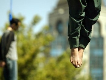 Во Львове мужчина повесился в изоляторе фото