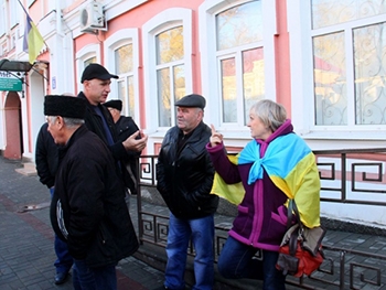 Активисты недоумевают, почему отсутствие нардепа на заседаниях в Раде не фиксируют фото