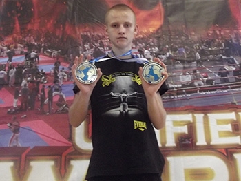 Игорь Панаетов вернулся из Испании чемпионом мира по кикбоксингу фото