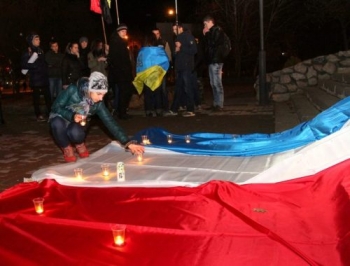Мелитопольцы зажгли свечи в память о погибших в Париже фото