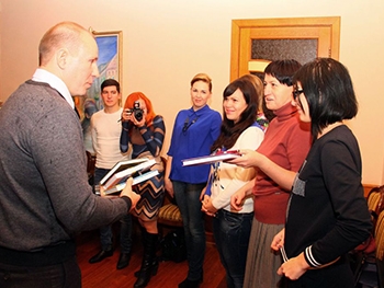 Городская власть Мелитополя поздравила журналистов электронных СМИ фото