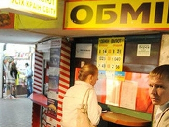 Курс доллара вырос до рекордной отметки фото