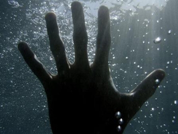 Найденного утопленника искали месяц фото