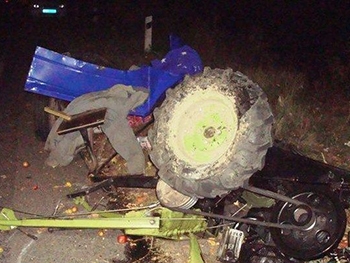 На Мелитопольщине водитель мотоблока пошел на таран «Жигулей» фото