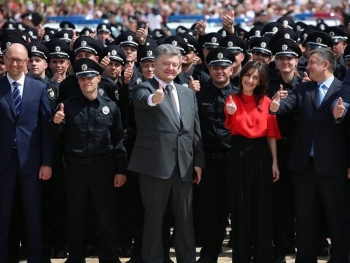 Обнародованы размеры зарплат украинских полицейских фото