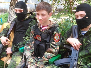 Школы сепаратистов: детей учат ненавидеть Украину (фото, видео) фото