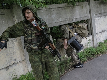 Боевики, переодетые в форму ВСУ, обстреляли жилые кварталы возле Зайцево фото