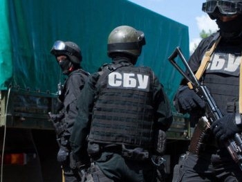 Двух сотрудников СБУ поймали на взятках в зоне АТО фото