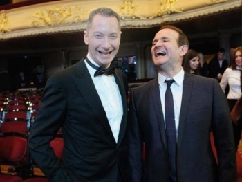 Стало известно, сколько получает Ложкин фото