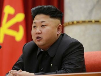 Ким Чен Ын умеет играть на гитаре фото