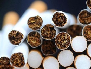 В поезде Киев - Варшава обнаружили тайник с сигаретами фото