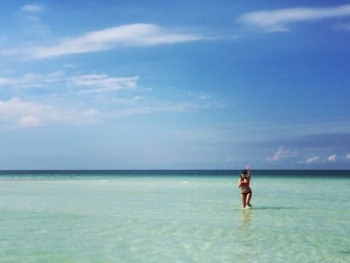 Экс-холостячка с любимым отметила Новый год на Кубе фото