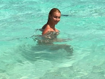 Анастасия Волочкова показала пикантное фото с Мальдив фото