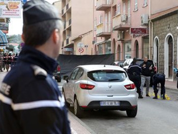Во Франции прогремели два мощных взрыва фото