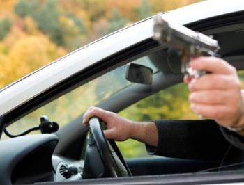 Погоня со стрельбой. Неизвестные напали на скупщиков молока фото