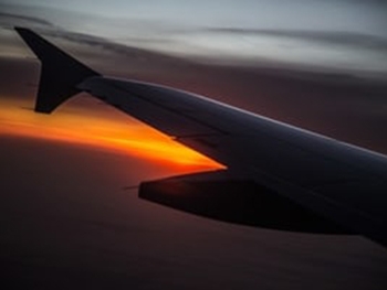 Российский пассажирский самолет загорелся в небе  фото
