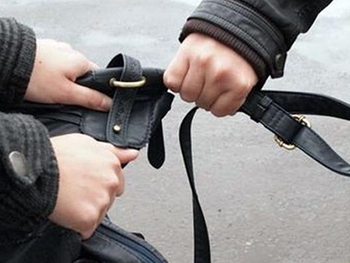 Ограбленная женщина обратилась в полицию через полторы недели - подозреваемого нашли быстро фото