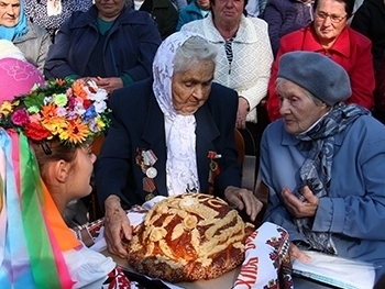 Почетным гражданам - по тысяче гривен фото