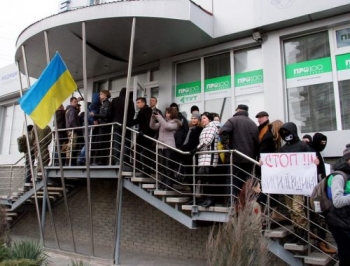 Открытое письмо с занесением прямо в кабинет получил от общественности Мелитополя директор телекомпании «МТВ-плюс» Олег Шостак фото