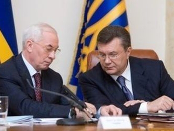 Янукович и Азаров вернутся в Украину: какую игру затеяла Москва, и что дальше ждет беглецов фото