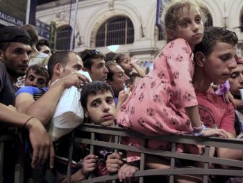 Украину ждет колоссальная волна мигрантов из России фото