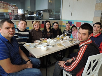 В Мелитополе люди с особенными потребностями зовут на чай известных горожан фото