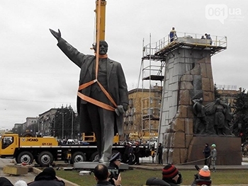 Появился возможный план реконструкции площади, где еще недавно стоял Ленин (Фото) фото