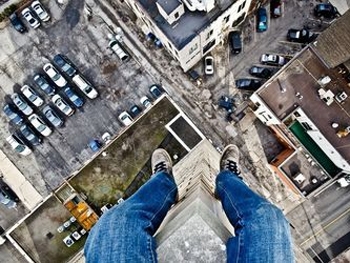 В Харькове патрульные спасли школьницу от суицида фото