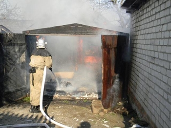 В Мелитополе спасатели ликвидировали пожар на проспекте фото