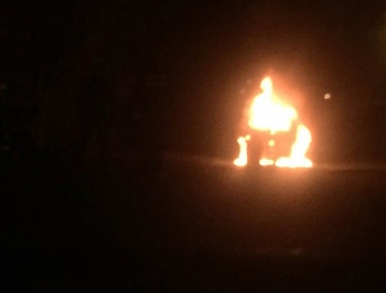 В центре Мелитополя ночью сгорела иномарка фото