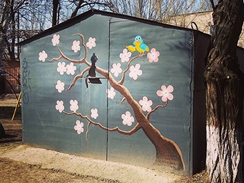 К весне в Мелитополе расцветают даже гаражи (ФОТОФАКТ) фото