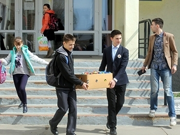 В Мелитополе продолжают собирать крышечки для изготовления протезов фото