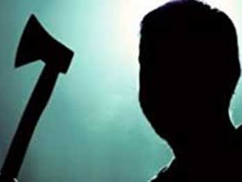 На женщину-инвалида напали с топором фото