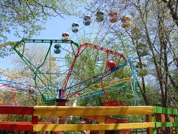 Парковые аттракционы уже работают (цены) фото