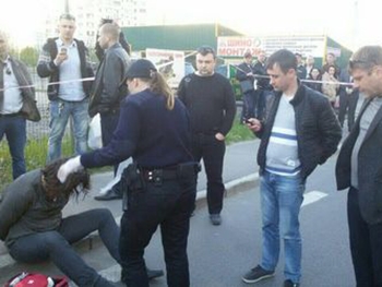 Подробности погони за Infinity в Киеве: пьяный водитель с оружием вез ребенка фото