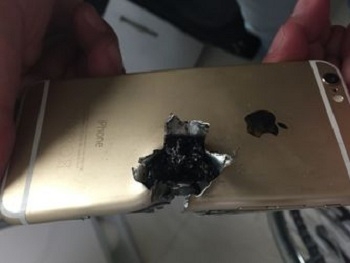 Солдат выжил благодаря золотому Айфону фото